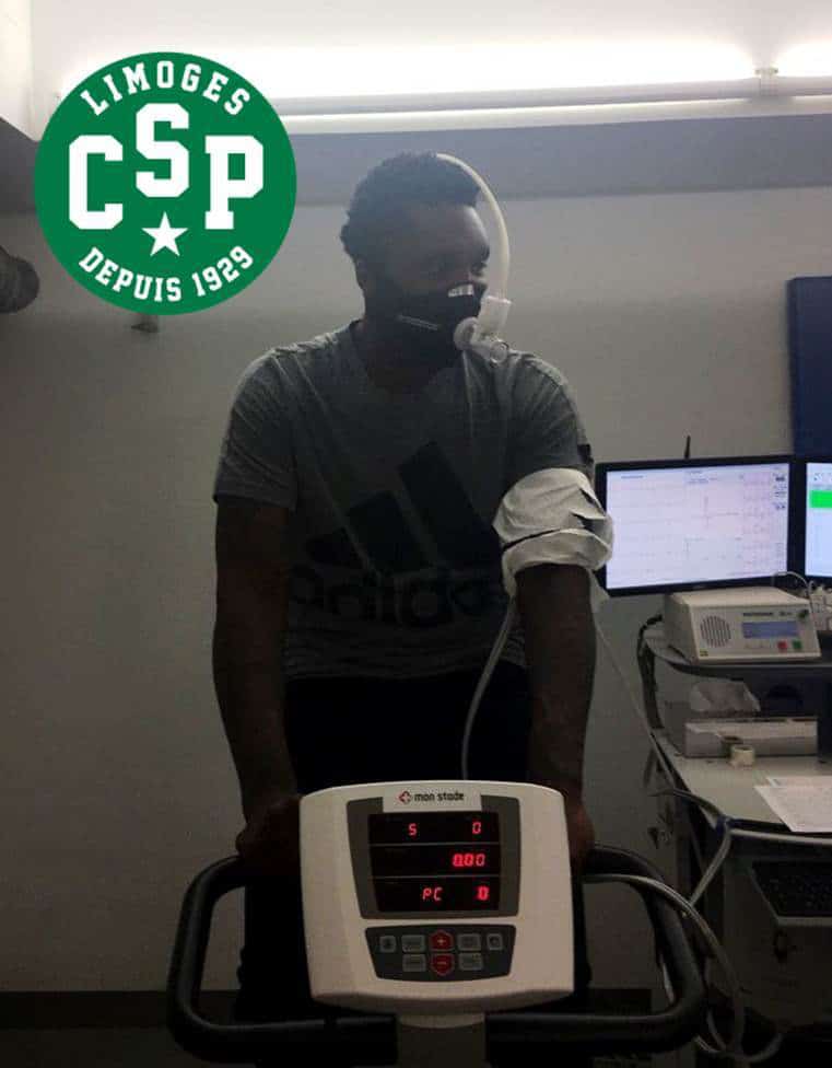 Le joueur de 26 ans, ici en plein test d'effort cardio avec échanges gazeux sur vélo.
